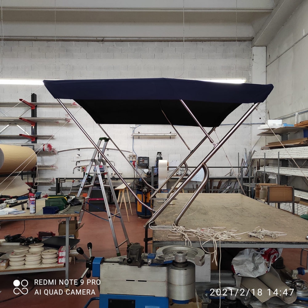 Bimini mit Geräteträger "Strange". Breite 245cm